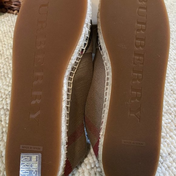 Burberry Tan and Black Espadrilles Chic Design - Picture 2 of 4